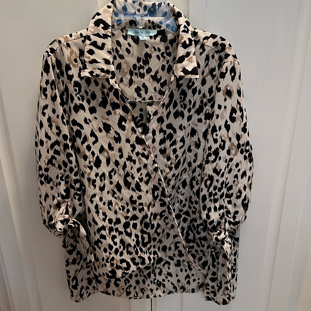 She & Sky Leopard Hi Low Blouse Size S